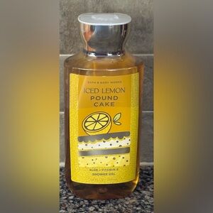 🆕 Bath & Body Works Iced Lemon Pound Cake Shower Gel 10oz..